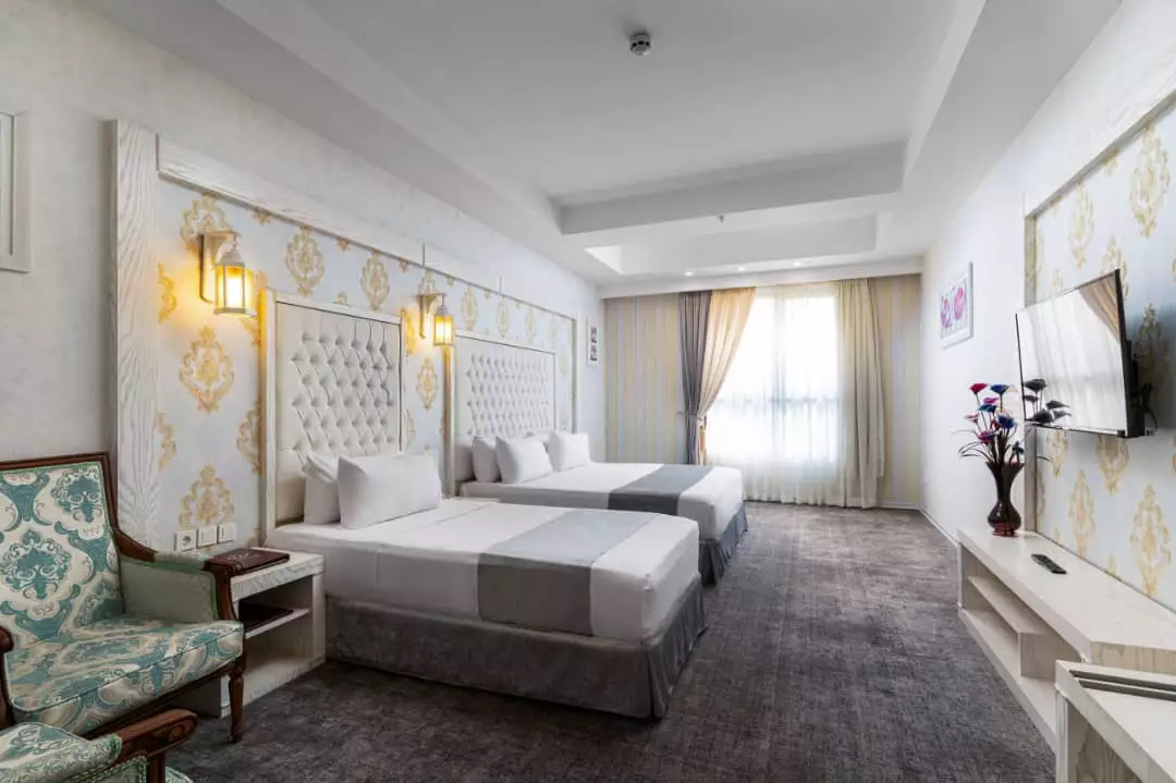 Alibaba https://cdn.alibaba.ir/ostorage/hotel-accommodation-images/69d631941c3fc56fd6b86007_اتاق سه تخته.webp